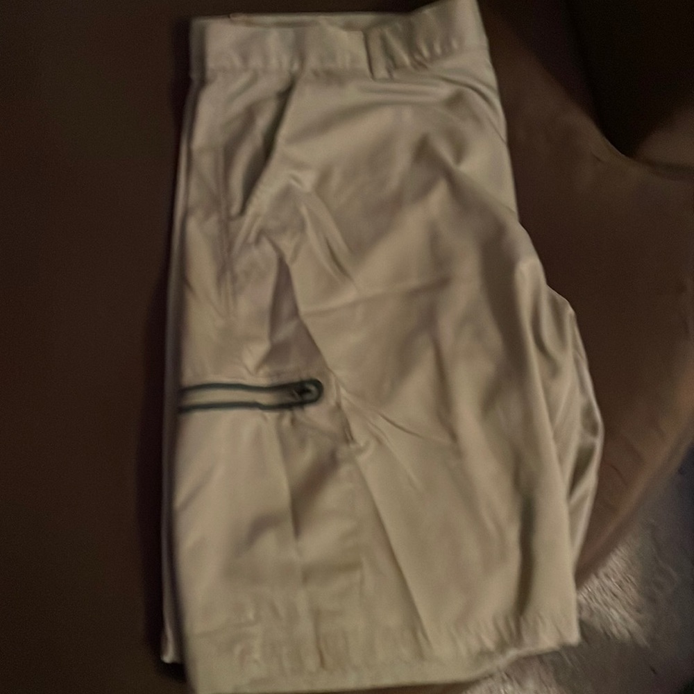 Men’s golf shorts
